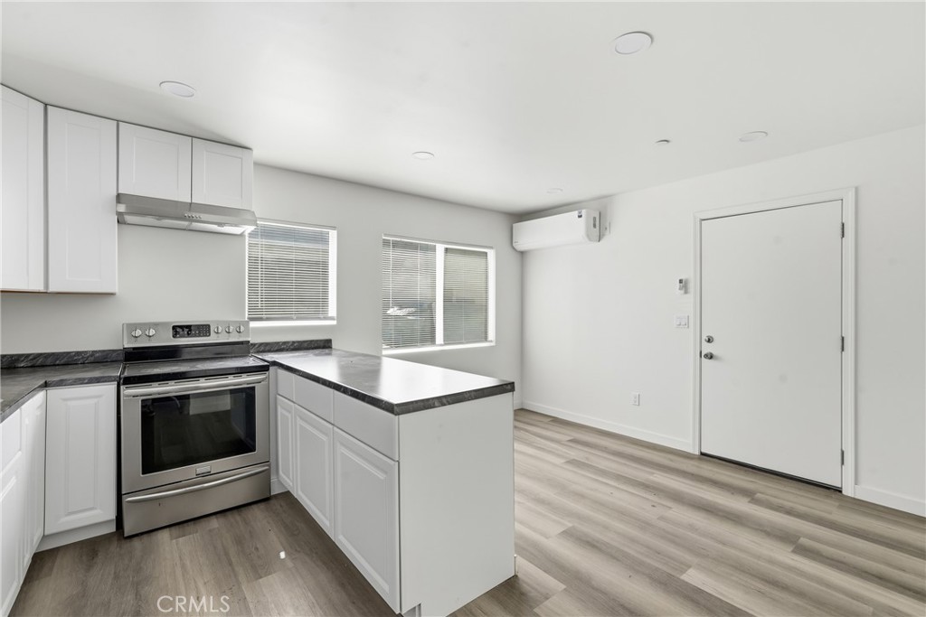 702 Walnut Street 6