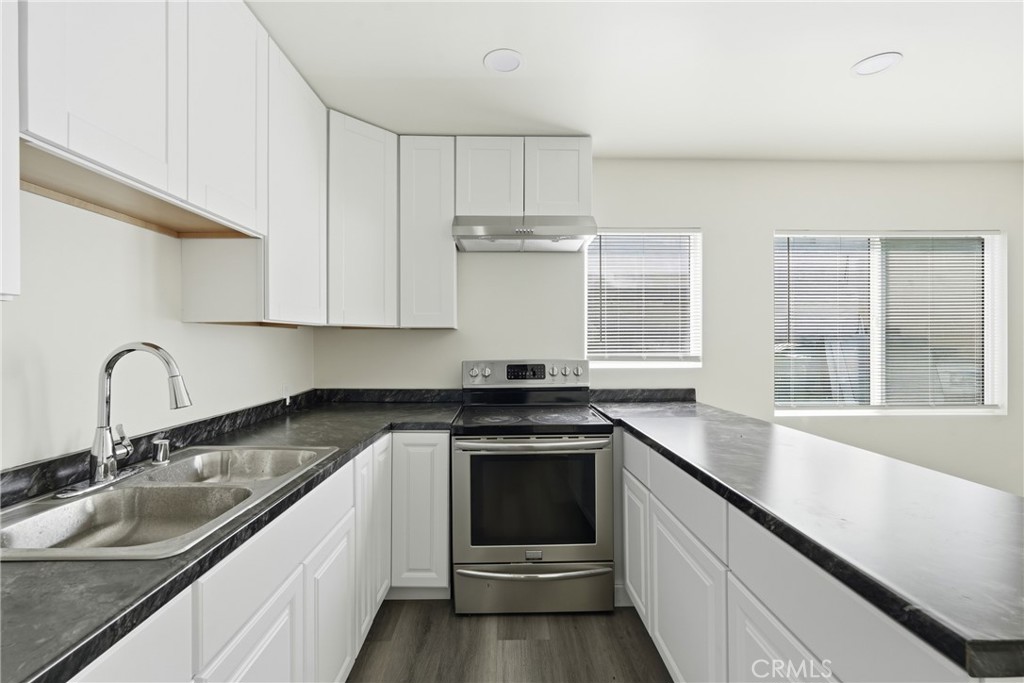 702 Walnut Street 5