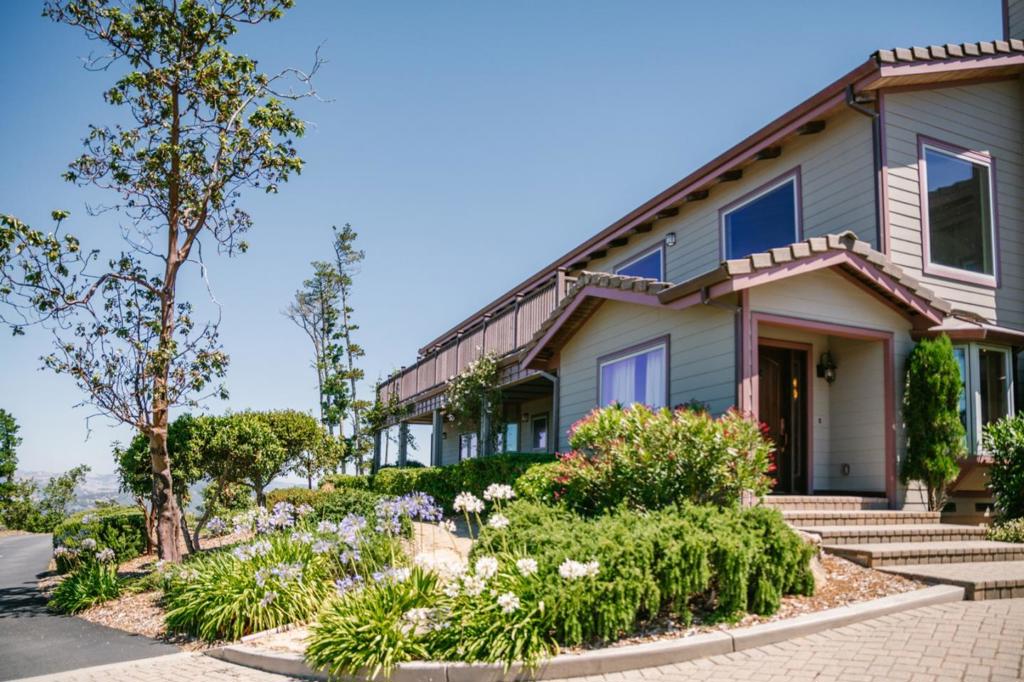 300 Corona Road