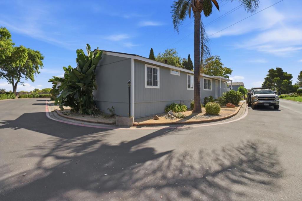 2052 Gold Street 101