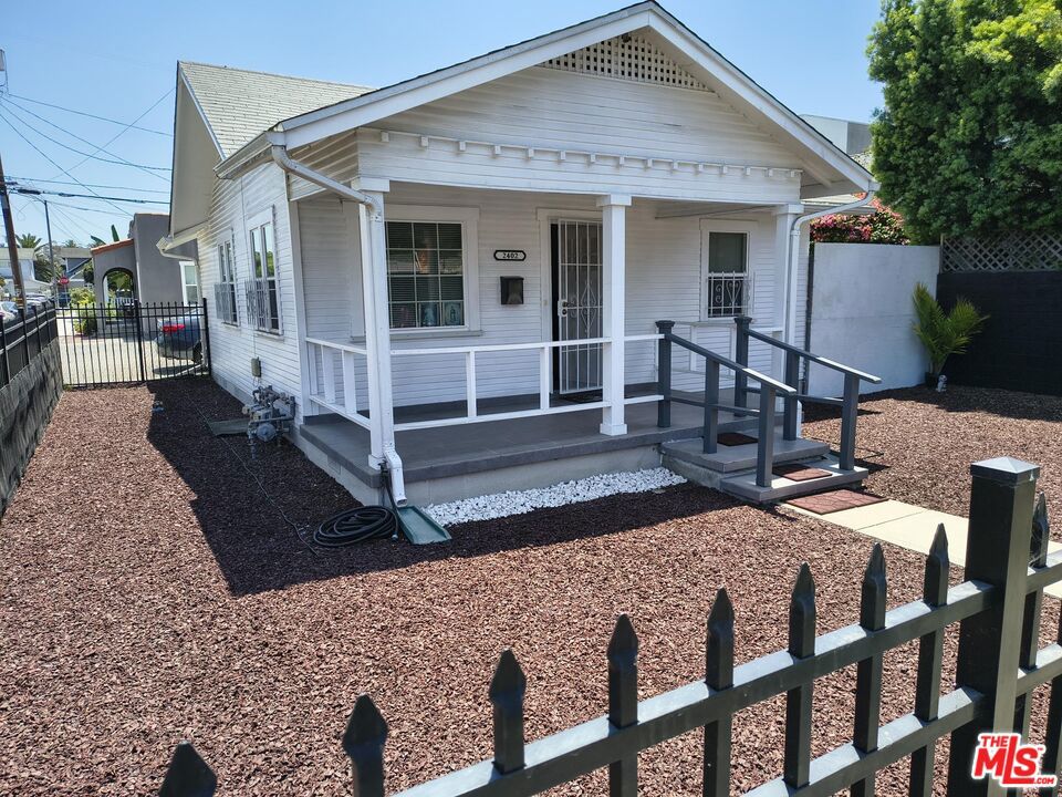 2402 Carmona Avenue