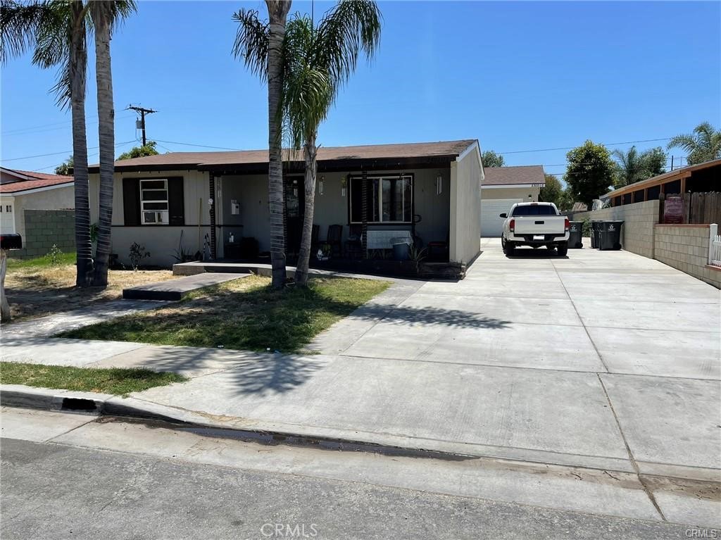 2302 W La Verne Avenue