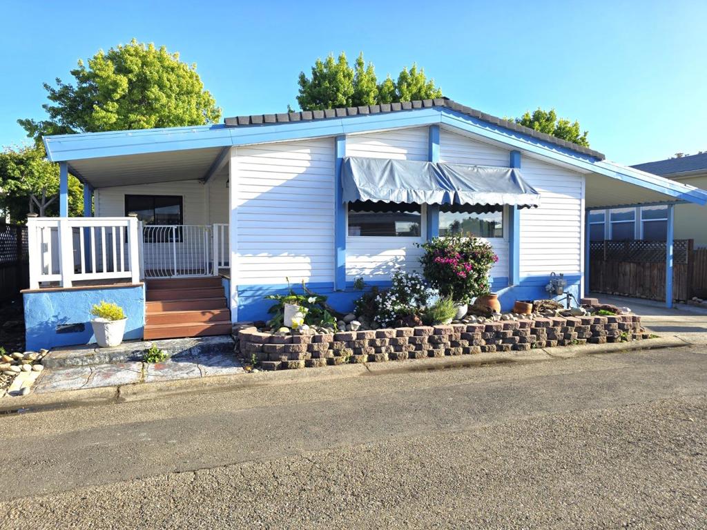 1360 Buckingham Way 1360