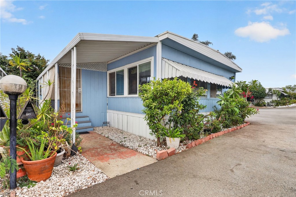 5450 N Paramount 16