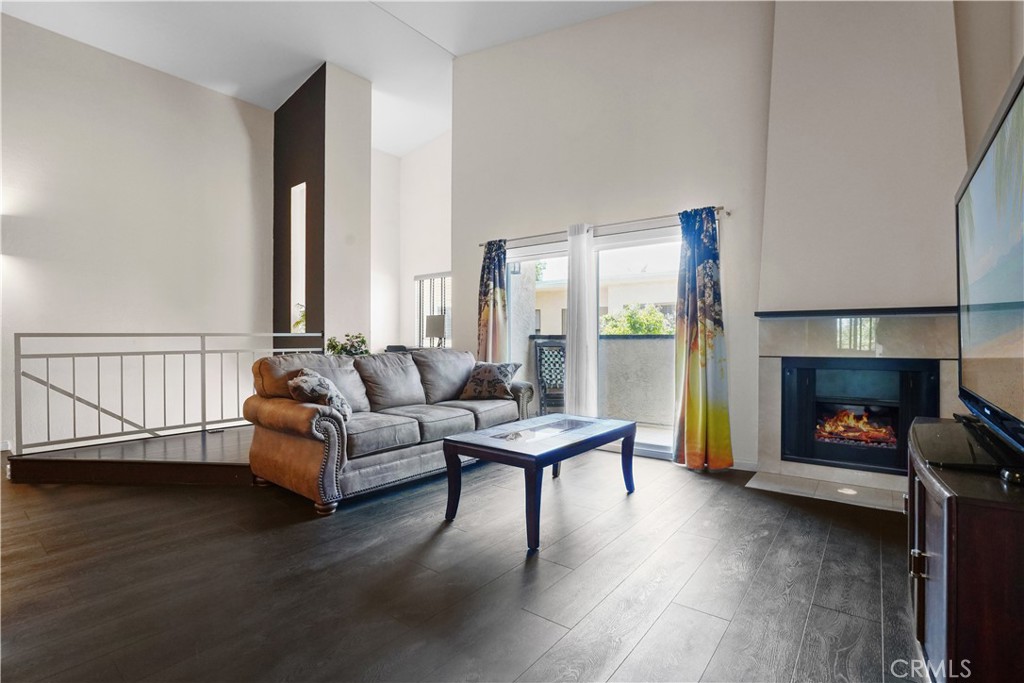 5805 Whitsett Avenue 211