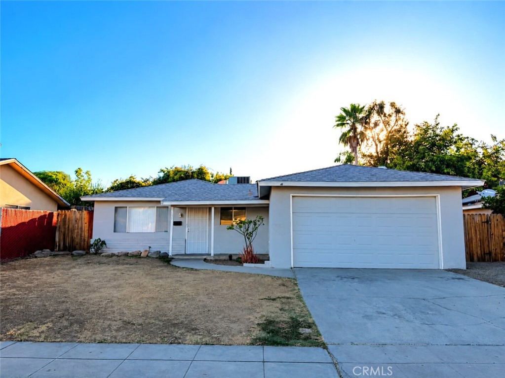 4689 N Feland