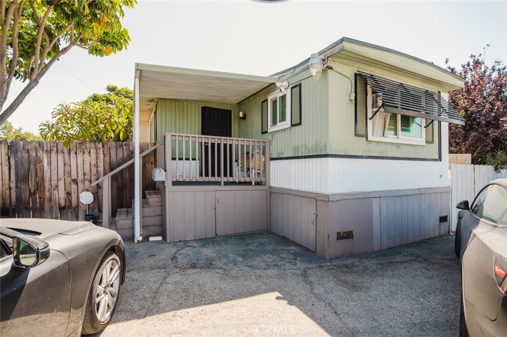4400 Holt Boulevard 37