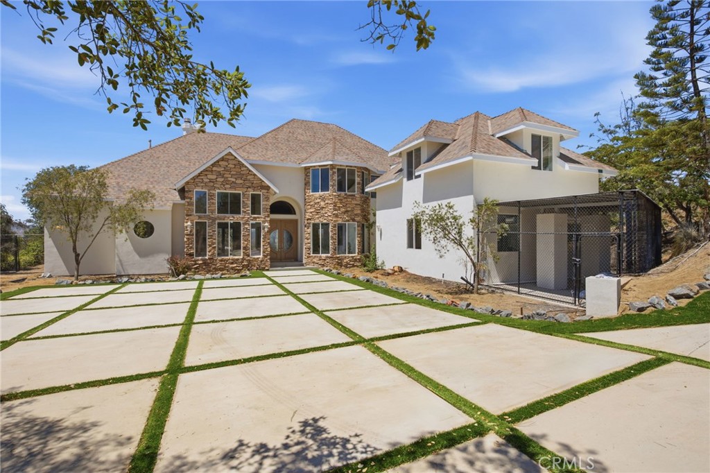 1094 Hillcrest View Lane