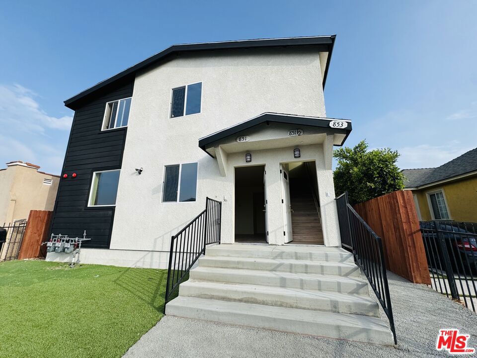 851 E 76th Place 851 1/2