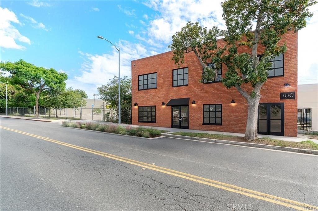 700 W Wilson Avenue