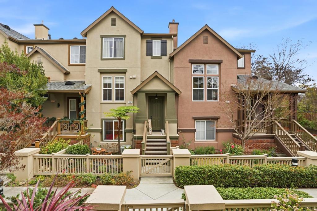 70 Towne Circle