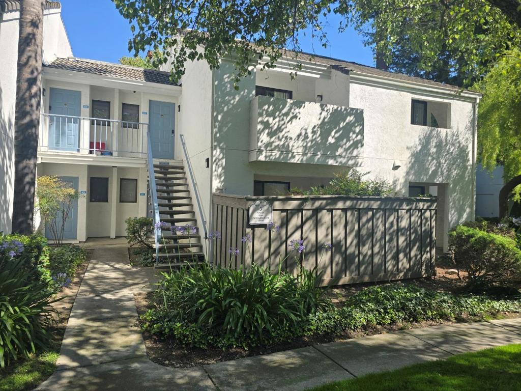 1055 N Capitol Avenue 51
