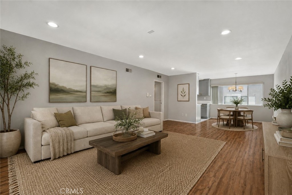 12801 Moorpark Street 303