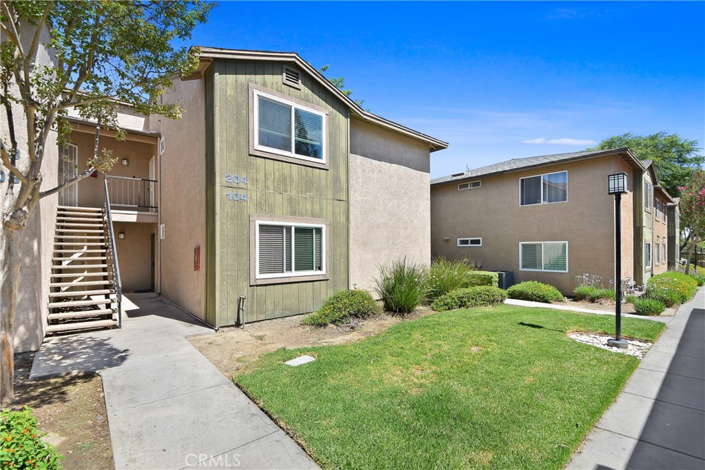 2608 Avenida Del E104