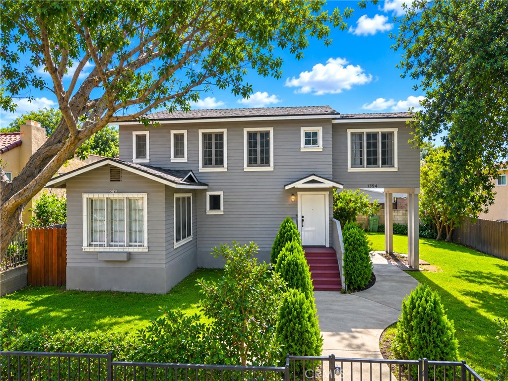 1394 N Raymond