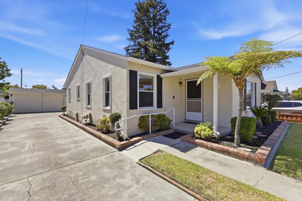 545 Bradley Avenue