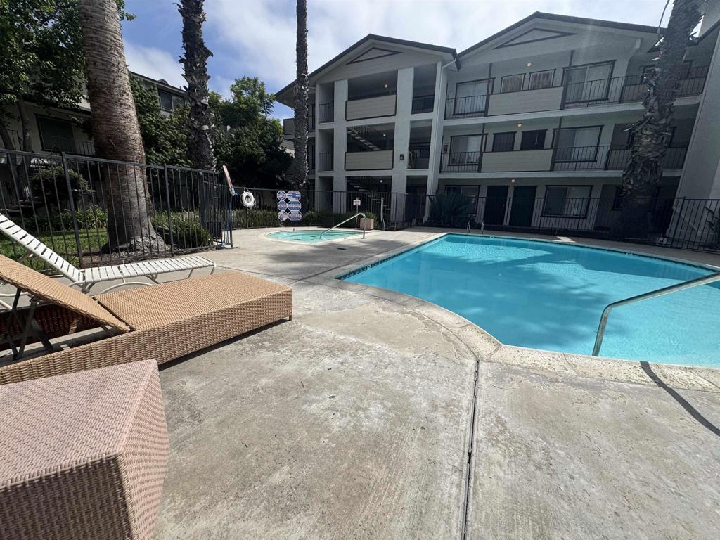 569 E Street 14