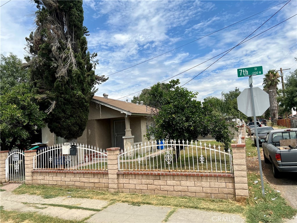 1206 W West 7th