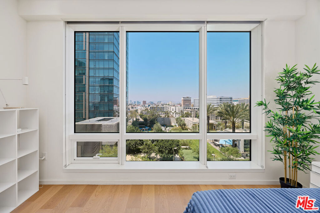 877 S Francisco Street 1220