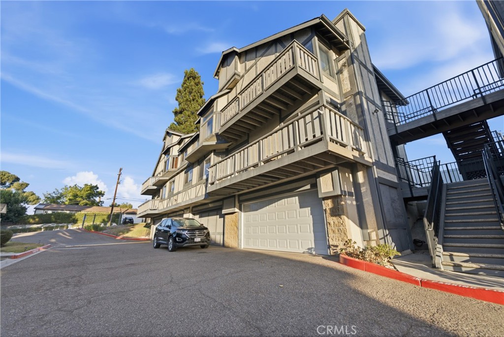 527 S Walnut 3