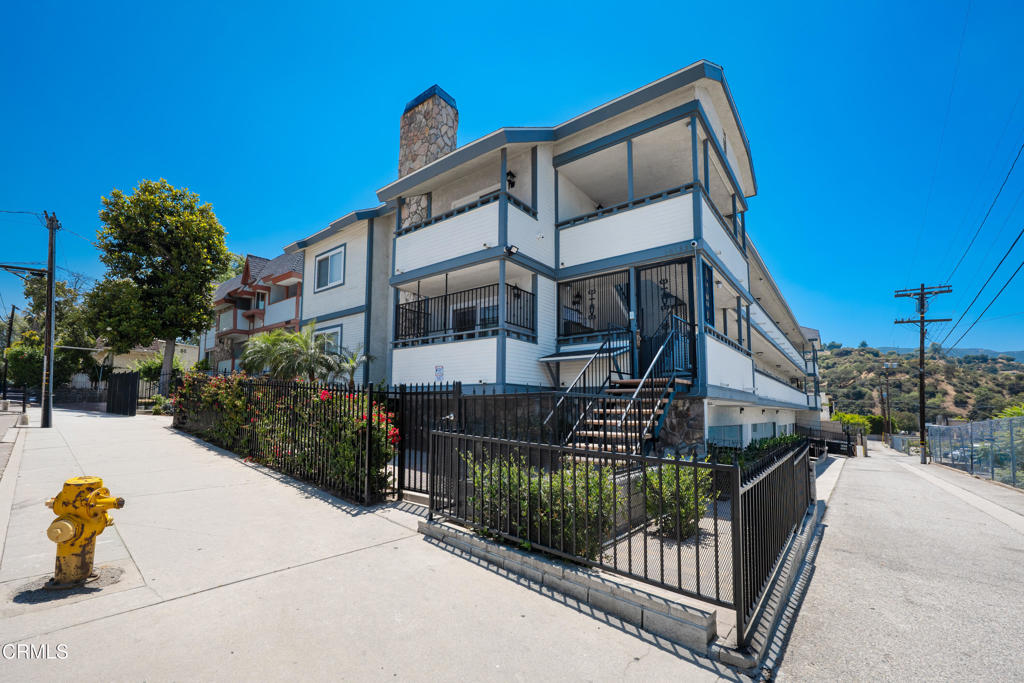10133 Tujunga Canyon Boulevard 1