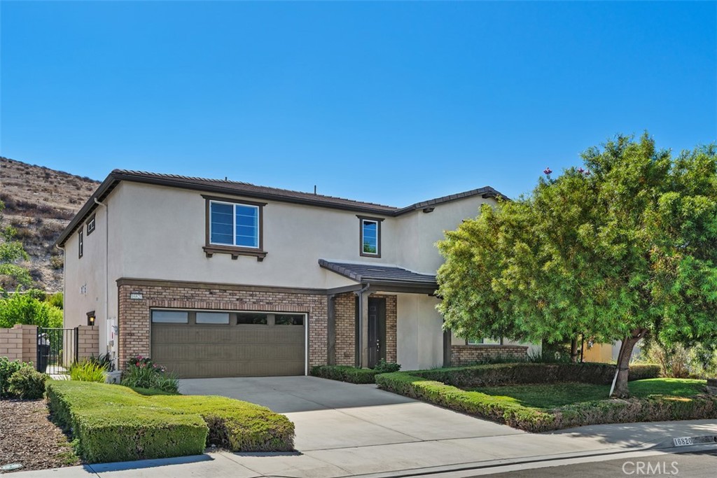 16820 Golden Bluff