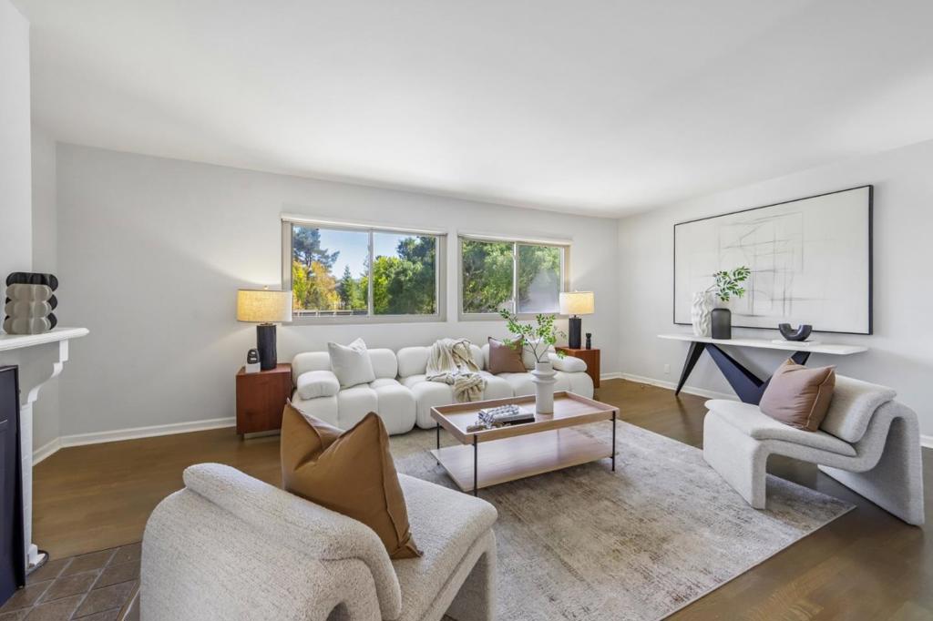 1640 Bayridge Way