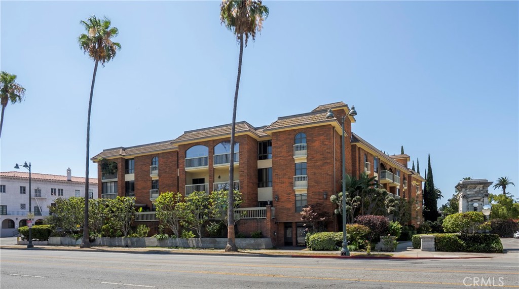 4444 Wilshire 102