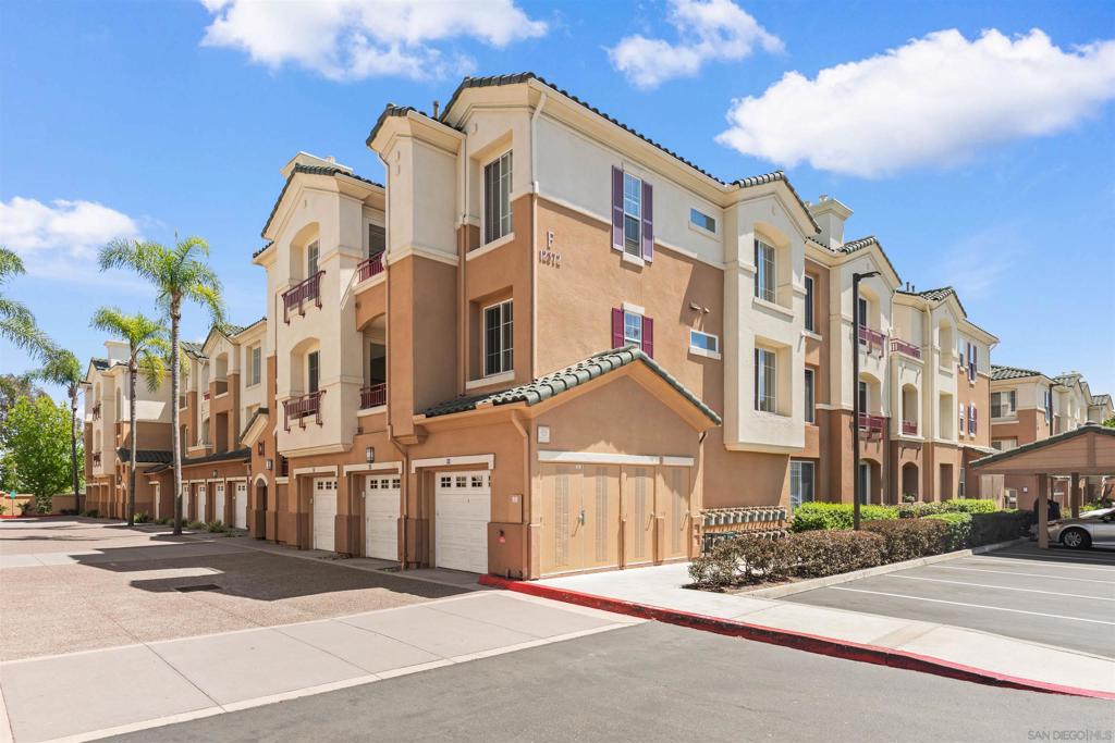 12372 Carmel Country 206