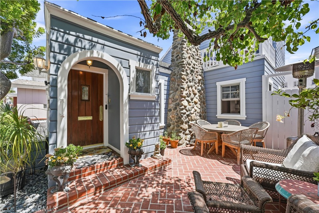 1617 E Balboa Boulevard