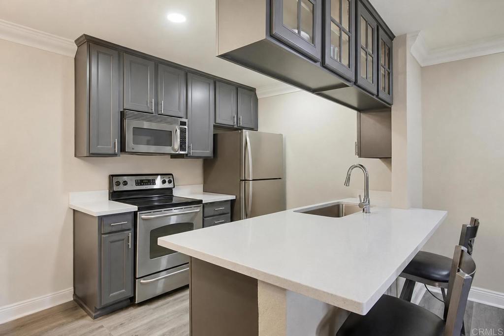 1045 Peach Avenue 8