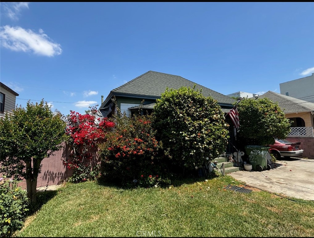 223 E 28th