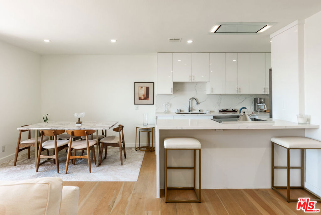 100 S Doheny Drive 811