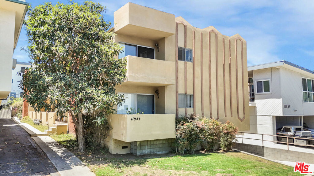 11943 Kiowa Avenue