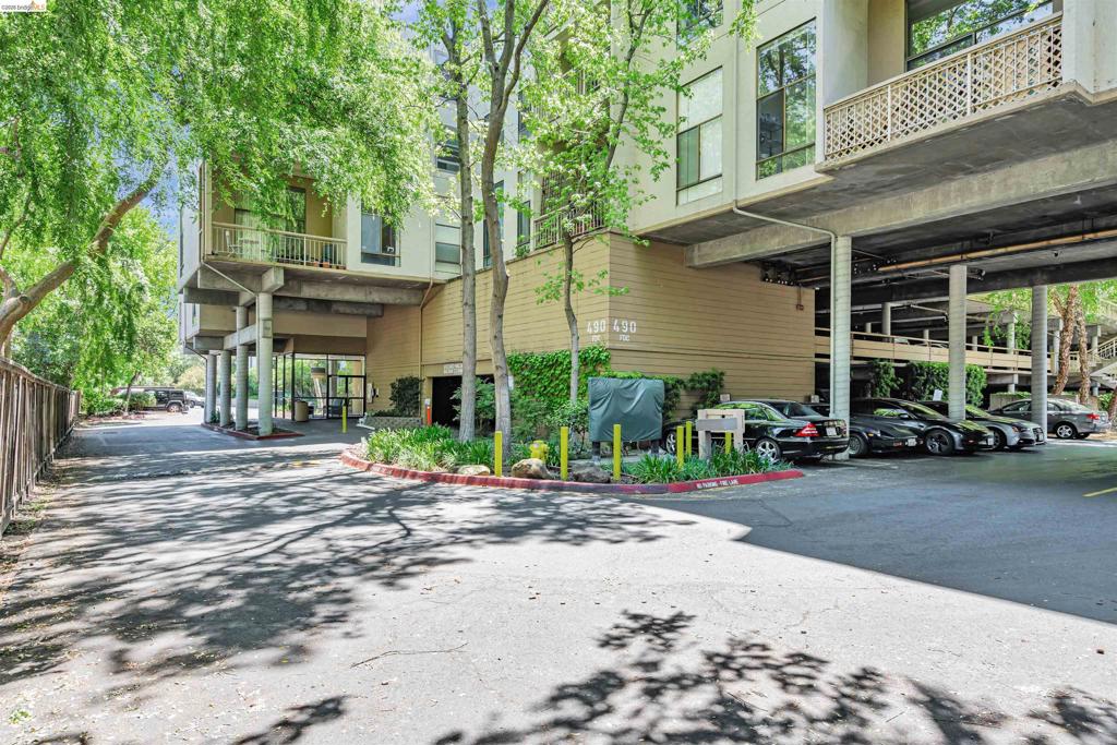 490 N Civic Dr 101