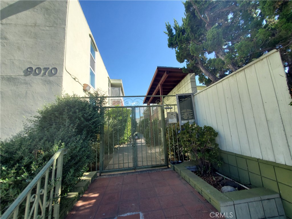 9070 Huntington Drive 6