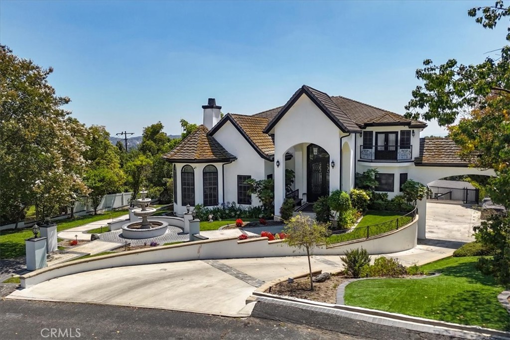 195 Flowerfield Lane