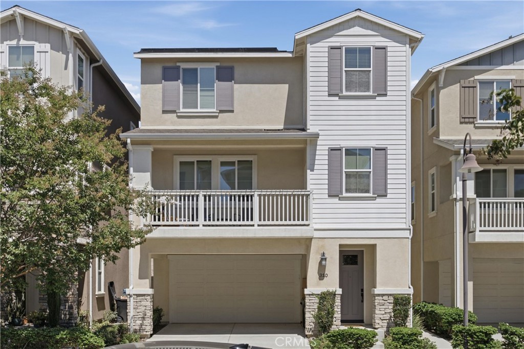 310 N Bellarose
