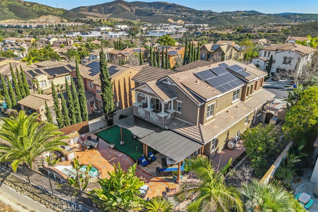3246 Sitio Avellana