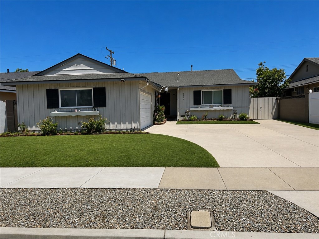 1737 W Beacon