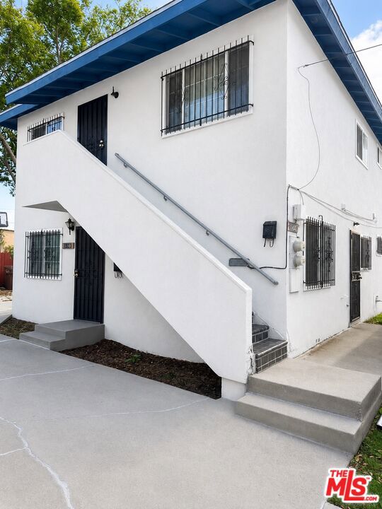 1136 W 109th Place