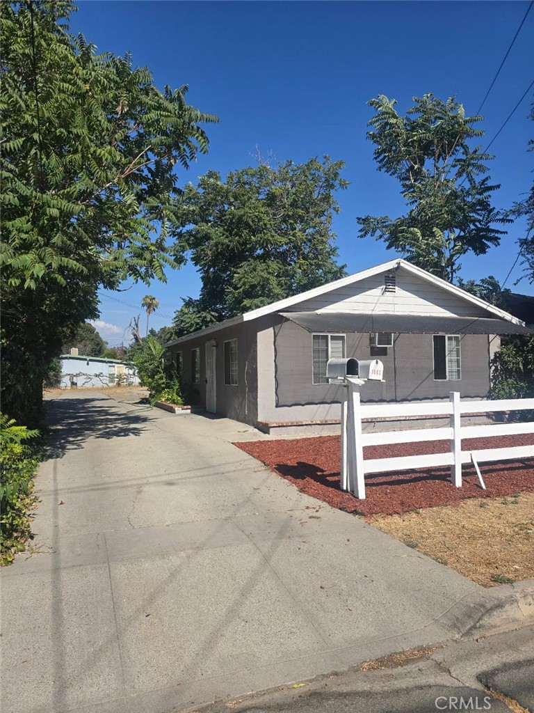 1063 1065 N Pershing