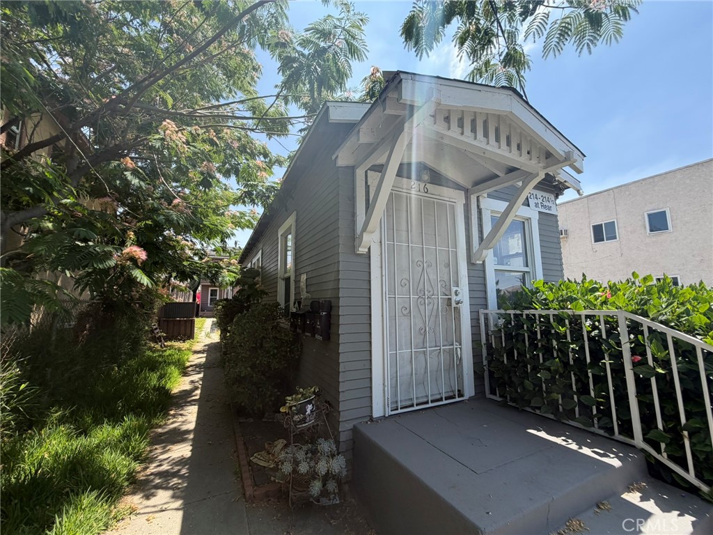 214 S Avenue 18