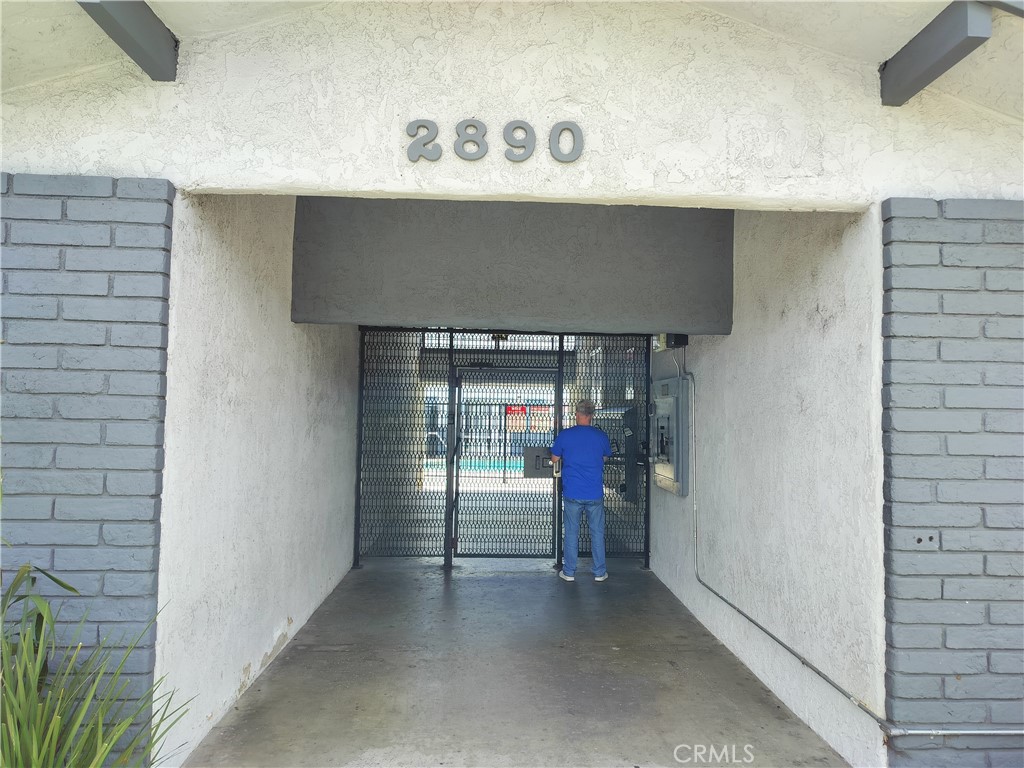 2890 E Artesia 22