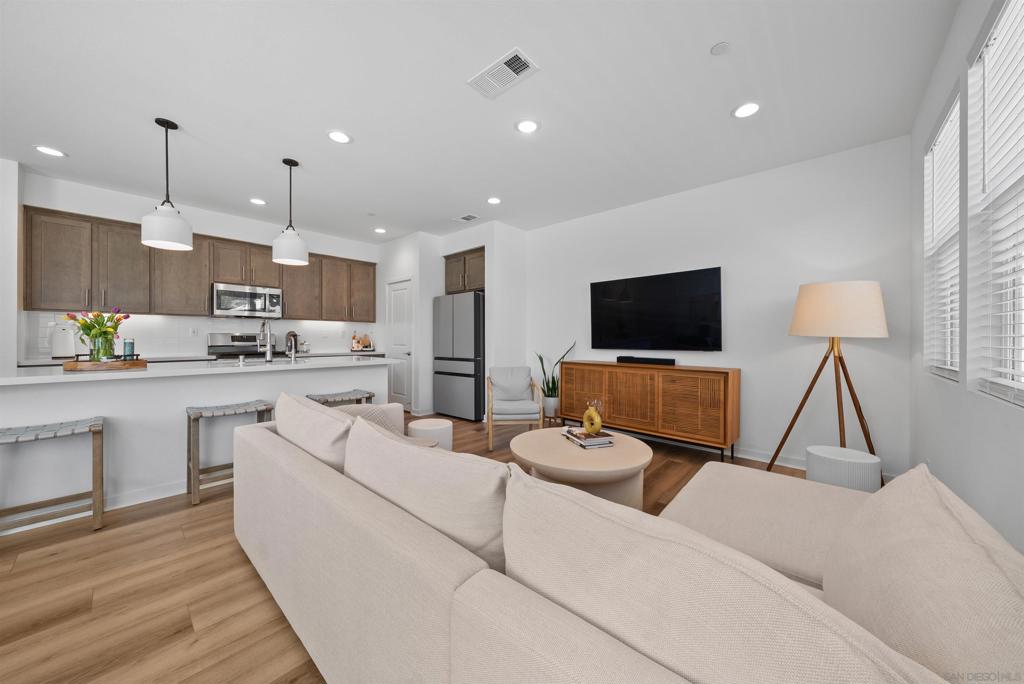 39392 Corvina Ln