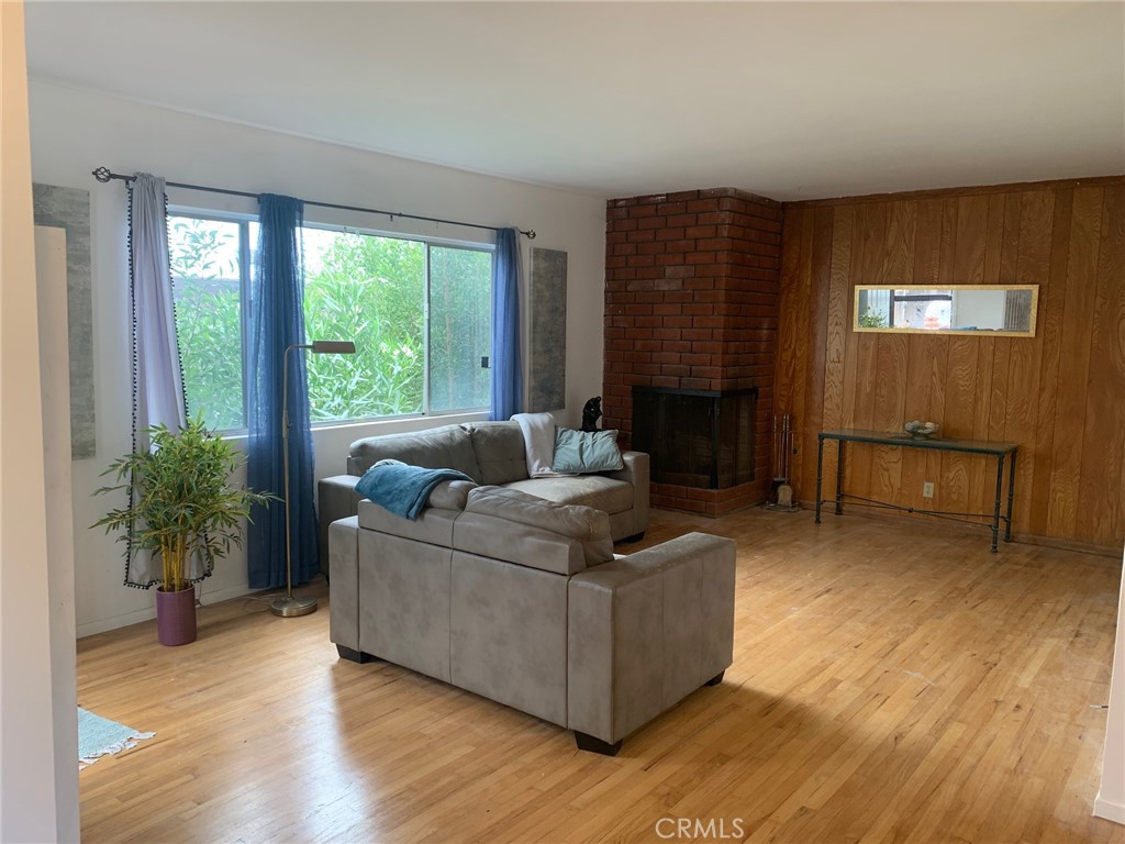 744 W 33rd