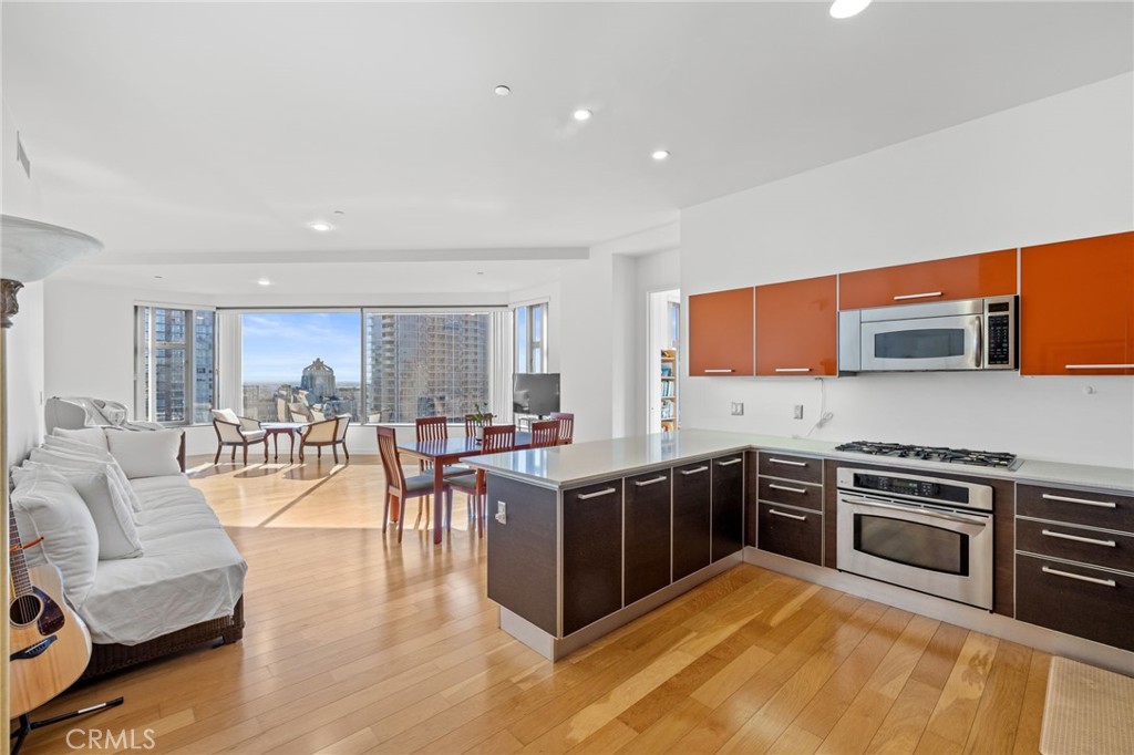 801 S Grand 1611