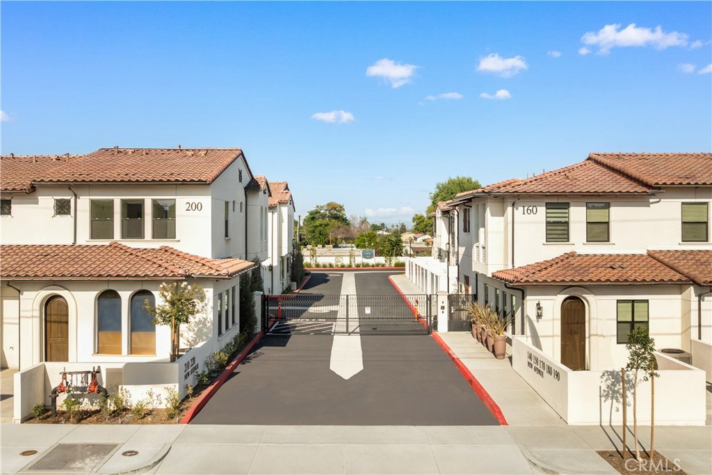 200 N New Avenue 3
