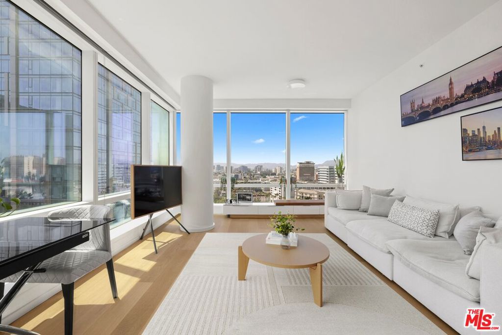 877 Francisco Street 1811