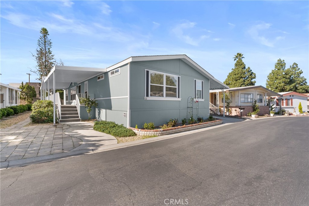 24001 Muirlands 12